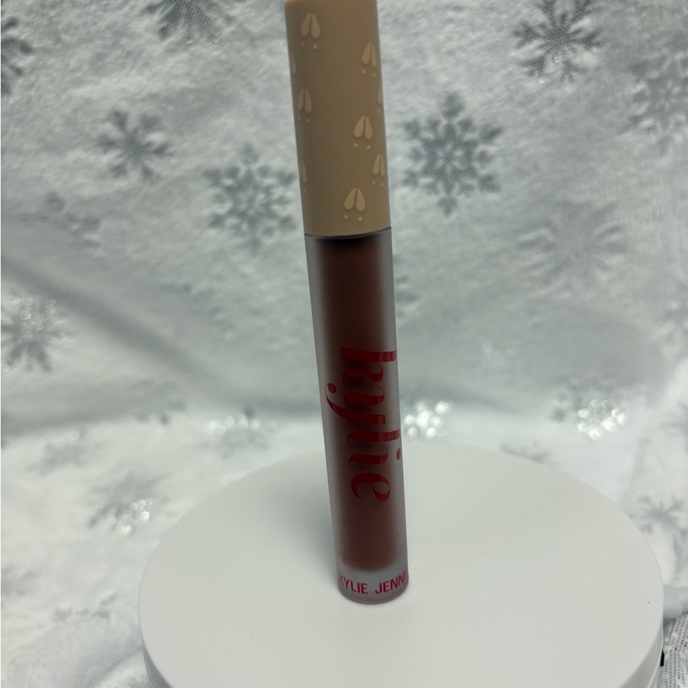 Kylie Matte Liquid Lipstick in “Vixen Baby”